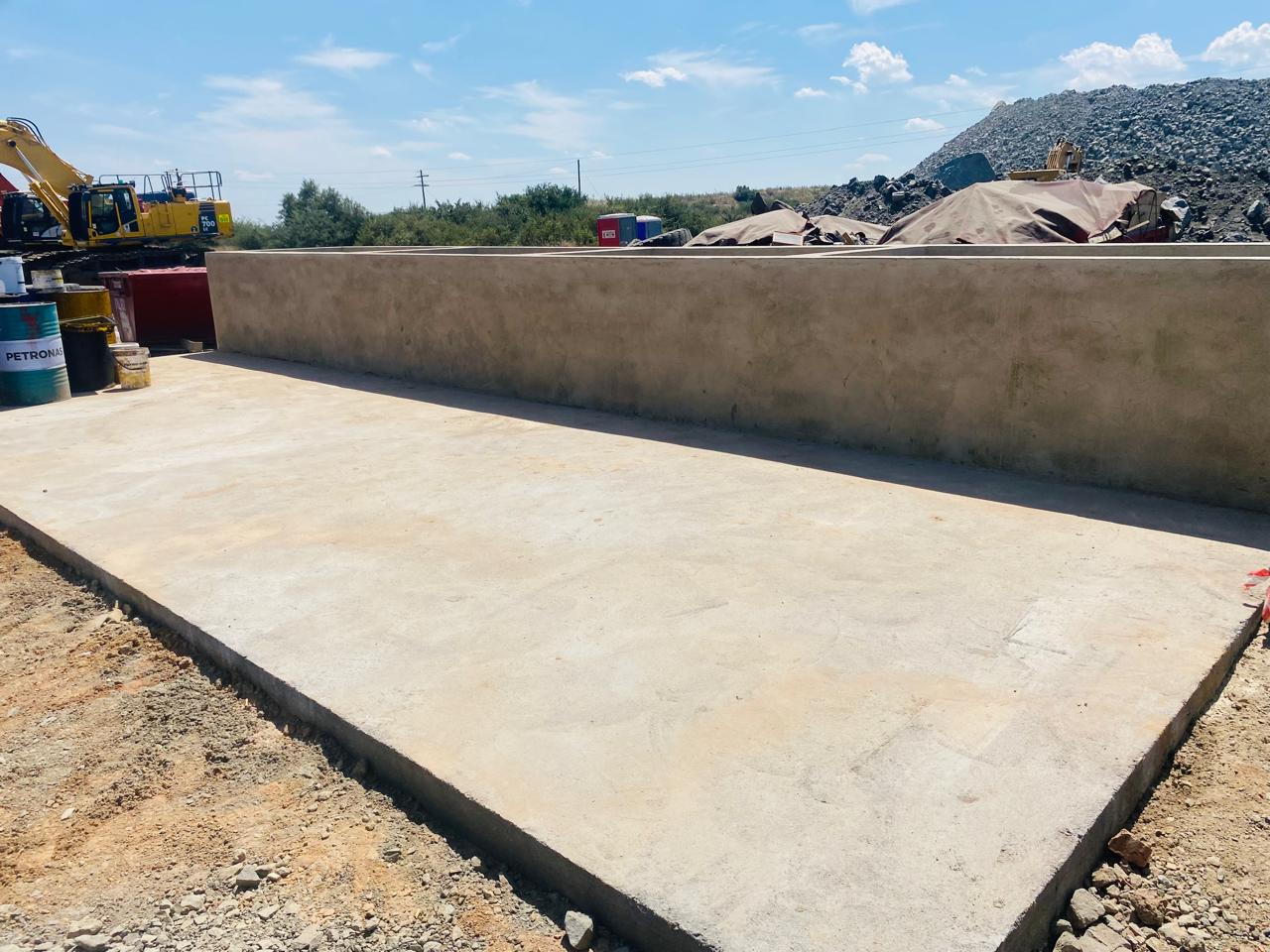 Reinforced concrete retaining wall and slab